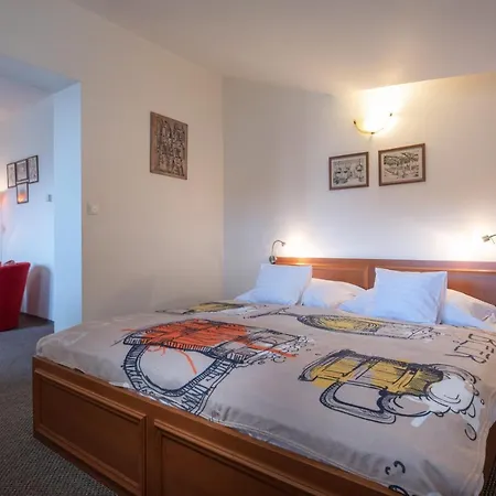 Maravar - Pivný Wellness Adults Only Penzión pre hostí 4*