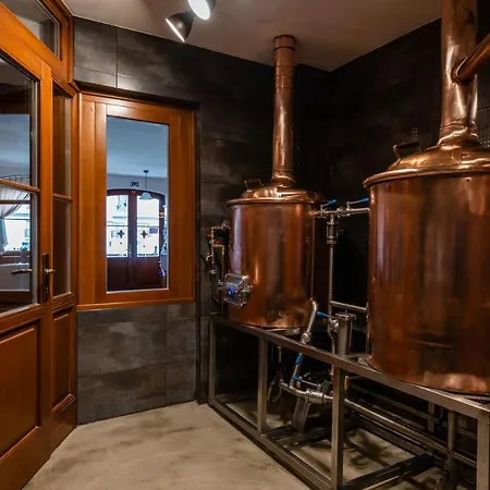 Maravar - Pivný Wellness Adults Only Penzión pre hostí